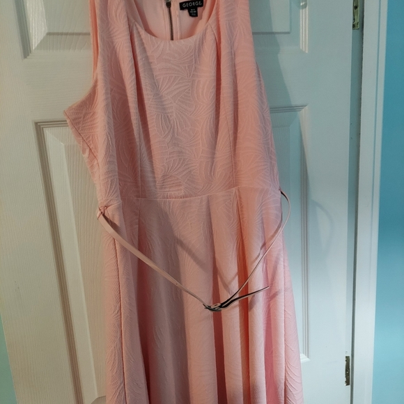 Pink dress with belt - Picture 3 of 6